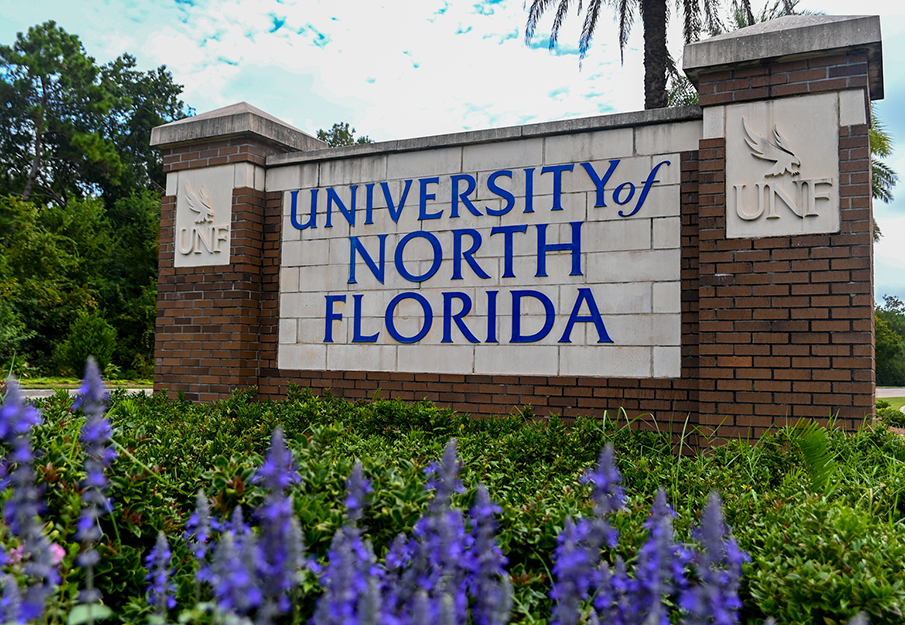 UNF entrance sign