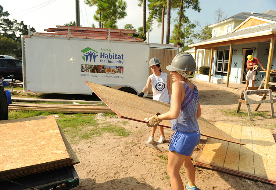 Students volunteering in the community