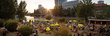 Bar de plage Herrmann, ambiance de soirée sur le canal du Danube 