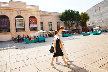 Un paio di passeggiate nel cortile interno del MuseumsQuartier