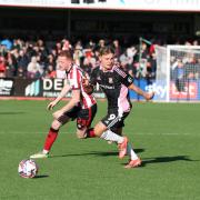 Glatzel fights to win the ball back