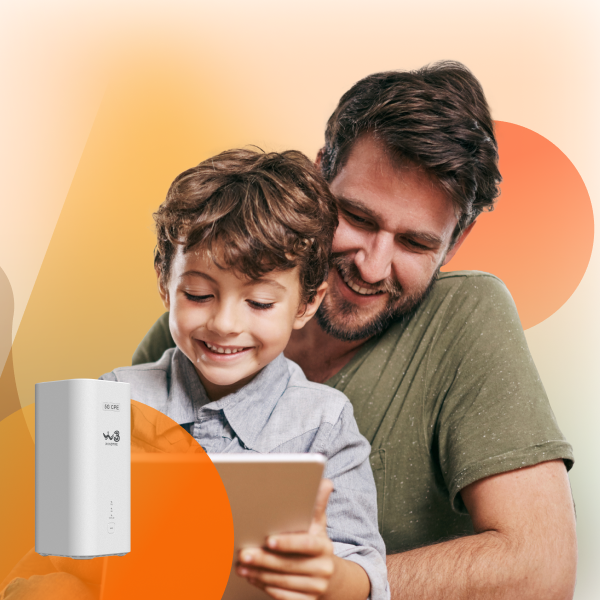 Immagine famiglia con tablet - offerta Super Internet Casa 5G - WINDTRE