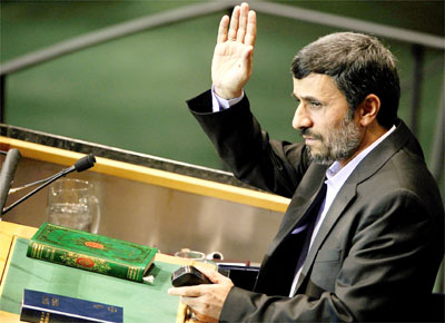 O presidente Mahmoud Ahmadinejad, do Ir�, sugeriu na ONU que os EUA planejaram o 11/9 e fez delega��o americana deixar assembleia