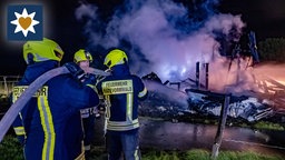 Hilfskräfte für den Zusammenhalt: Feuerwehr im Einsatz 