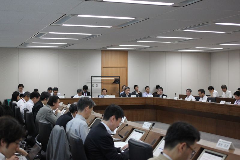 写真●電波政策ビジョン懇談会第9回会合の様子