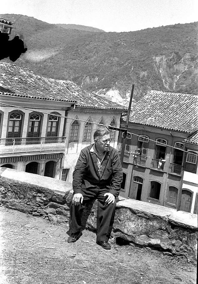 Jean-Paul Sartre em Ouro Preto (MG), em 1960, fotografado pela escritora Z�lia Gattai