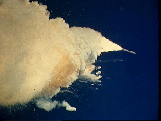 Explos�o do �nibus espacial Challenger matou todos os sete tripulantes em 28 de janeiro de 1986