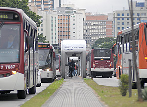 Avenida 9 de Julho – Adriano Vizoni/Folhapress