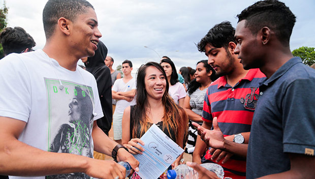 Estudantes durante realiza��o do exame do Enem; exame � exigido para quem busca bolsa do ProUni