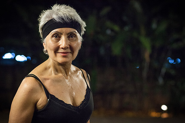 Ana Cintra, 60, que teve que parar de correr ap�s uma les�o e que encontrou ref�gio na dan�a