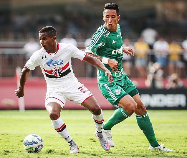 O volante Thiago Mendes durante uma partida do S�o Paulo