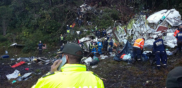 Caos silencioso domina local da queda do avi�o da Chapecoense na Col�mbia