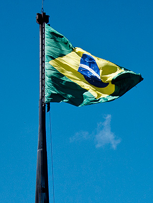 BRAS�LIA, DF, BRASIL, 01-05-2011, 11h00: Bandeira do Brasil, na Pra�a dos Tr�s Poderes