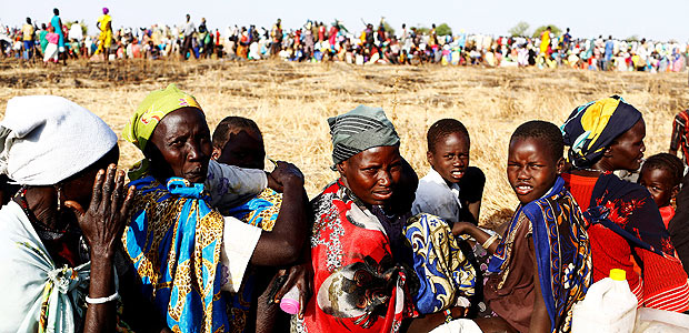 Refugiados aguardam para serem registrados no programa de comida da ONU no Sud�o do Sul 