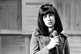 Astrud Gilberto receber� em novembro pr�mio especial na nona edi��o do Grammy Latino; cantora gravou "The Girl from Ipanema"