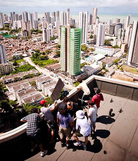 Equipe durante a filmagem de "O Som ao Redor", no Recife 