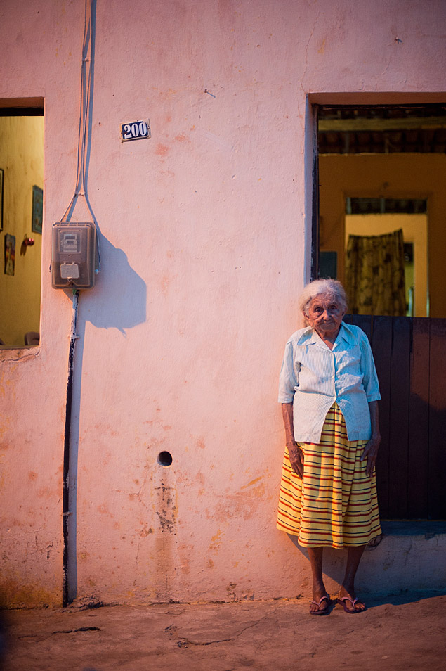 Dona Carmélia, cujo pai trabalhava em um dos campos