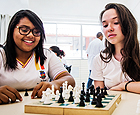 Estudantes jogando xadrez em escola de Sobral Eduardo Anizelli/Folhapress