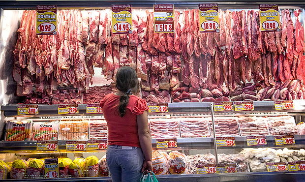 Deflagra��o da Opera��o Carne Fraca revelou um esquema de pagamento de propina a fiscais agropecu�rios por parte de frigor�ficos para liberar alimentos podres