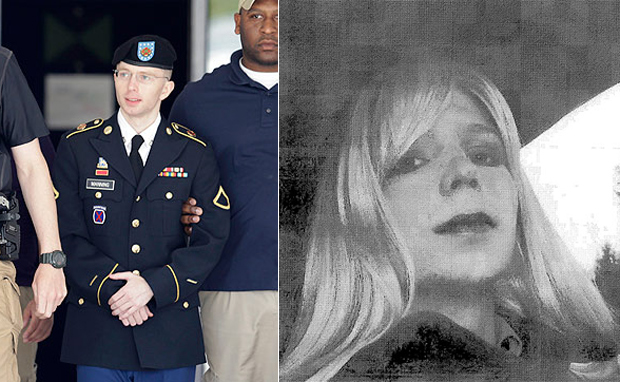 O soldado Bradley Manning deixa a corte marcial em que � julgado ap�s comparecer a sess�o, em Fort Meade - Foto do soldado Bradley Manning vestido de mulher; defesa diz que imagem do delator do WikiLeaks foi entregue a terapeuta
