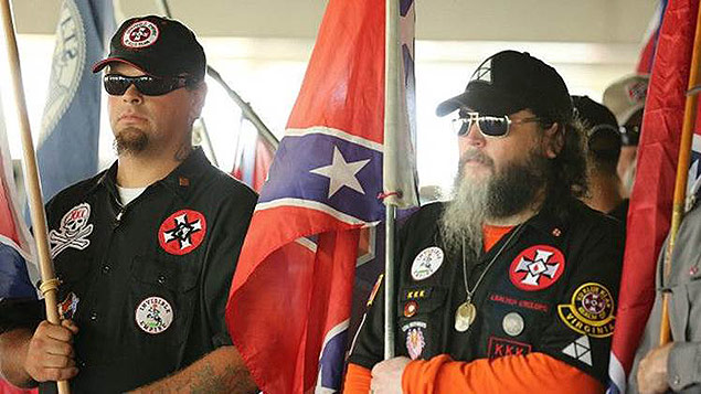 Grupo de simpatizantes da KKK se re�ne no Alabama, no sul dos EUA