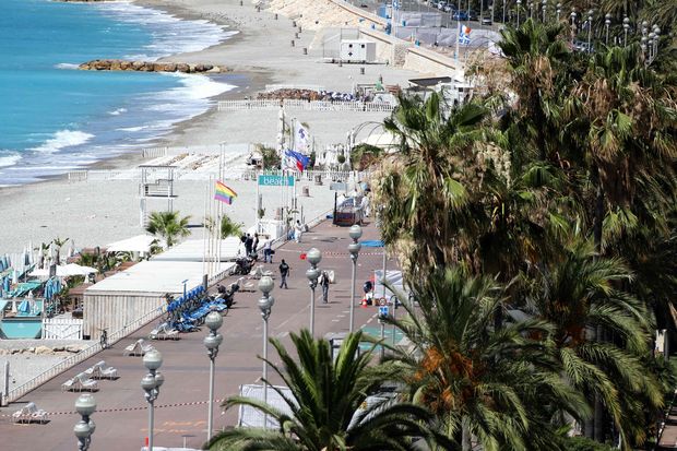 Vista a�rea da Promenade des Anglais, s�mbolo do balne�rio de Nice, na Riviera Francesa