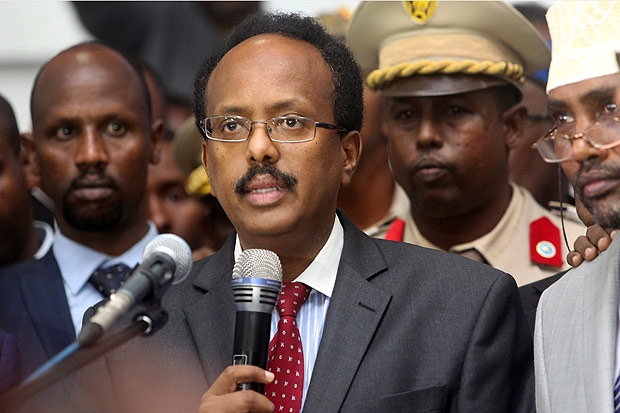 Somalia's newly elected President Mohamed Abdullahi Farmajo addresses lawmakers after winning the vote at the airport in Somalia's capital Mogadishu, February 8, 2017. REUTERS/Feisal Omar ORG XMIT: GGGAFR115