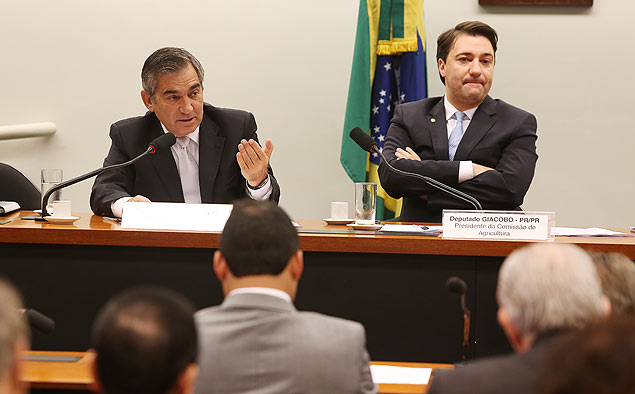 O deputado Giacobo (� esq.), segundo vice-presidente da C�mara