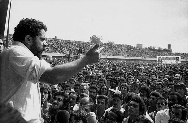 O l�der sindical e ex-presidente Lula, em foto de 1979, durante discurso para metal�rgicos