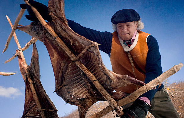 O chef argentino Francis Mallmann em cena da s�rie da Chef's Table, da Netflix 