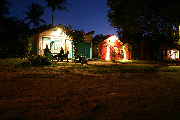 ORG XMIT: 523901_0.tif Casas do Quadrado de Trancoso, em Porto Seguro (BA). (Porto Seguro, BA, 01.09.2005. Foto de Vitch� Palacin/Folhapress) *** PARCEIRO FOLHAPRESS - FOTO COM CUSTO EXTRA E CR�DITOS OBRIGAT�RIOS ***