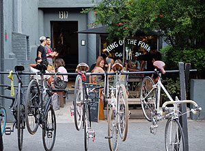 Confira 5 pontos na cidade especializados em receber ciclistas