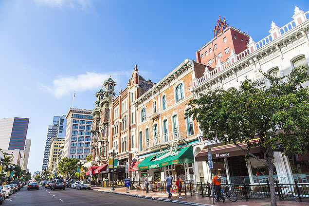 SAN DIEGO, USA - JUNE 11: facade of houses in the gaslamp quarter on June 11,2012 in San Diego, USA. The area is a historic district on the National Register of Historic Places and dates back to 1867. Uso somente Editorial � proibido o uso desta imagem para publicidade ou para fins promocionais. FOTO: Jorg Hackemann/SHUTTERSTOCK ORG XMIT: 53616c7465645f5f40ba457ed69c7d26 ***DIREITOS RESERVADOS. N�O PUBLICAR SEM AUTORIZA��O DO DETENTOR DOS DIREITOS AUTORAIS E DE IMAGEM***