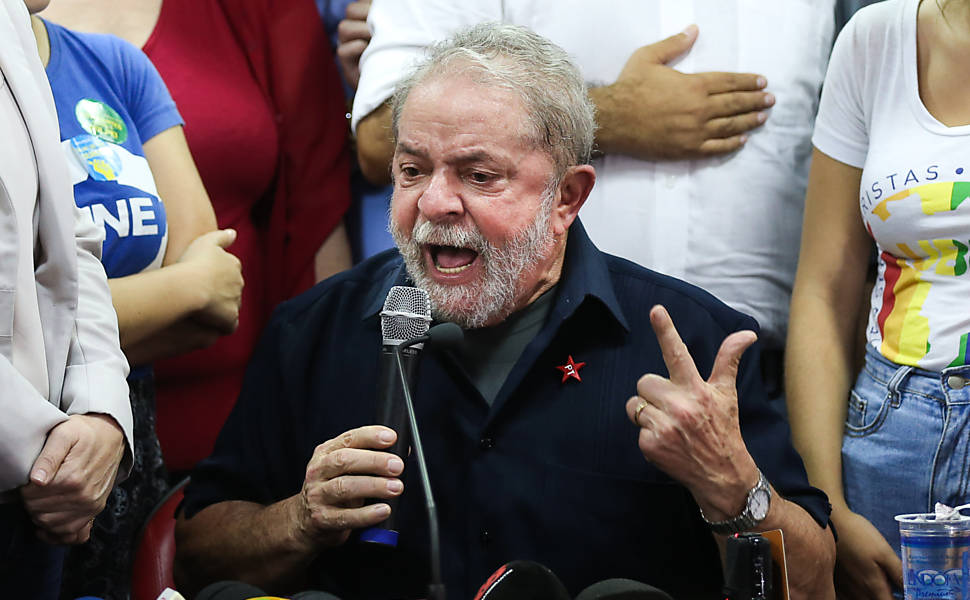 PF faz opera��o na casa do ex-presidente Lula, na Grande SP