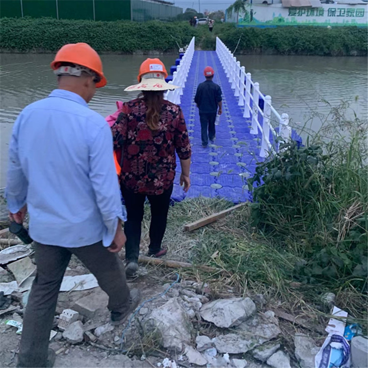 防滑耐磨水上平臺碼頭浮筒 景區游艇靠岸泊位碼頭浮箱 天蔚浮筒廠家