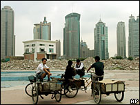 Migrant workers in Chinese city - archive picture