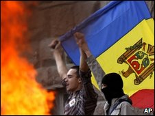 Protesters with Moldovan flag
