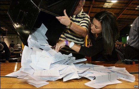 A ballot box is opened as counting begins in the Dublin counting centre, 3 October 2009