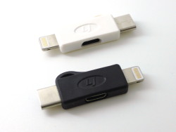 microUSBケーブルでType-CもLightningも充電できちゃうアダプター