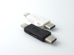 microUSBケーブルでType-CもLightningも充電できちゃうアダプター