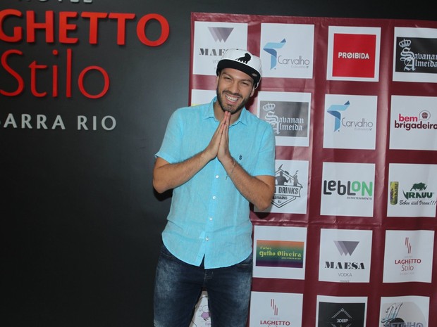 Ex-BBB Luiz Felipe em festa na Zona Oeste do Rio (Foto: Marcello Sá Barretto/ Ag. News)