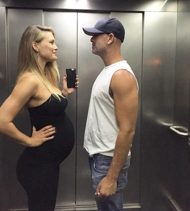 Bar Refaeli e o marido (Foto: Instagram / Reprodução)