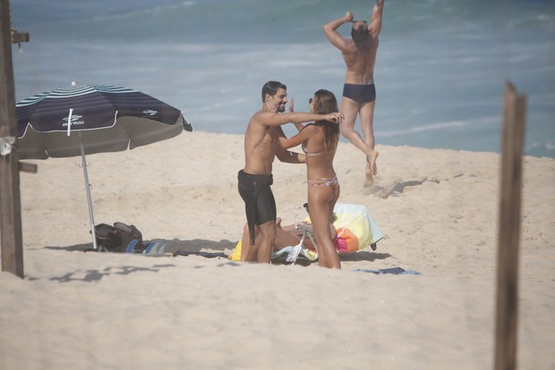 Cauã Reymond e Mariana Goldfarb (Foto: Agnews)