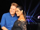 Thaís Fersoza, grávida, vai com Michel Teló a show de Elton John