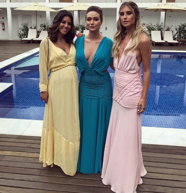 Yanna Lavigne posa com amigas em casamento (Foto: Reprodução/Instagram)