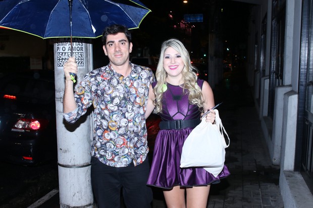 Marcelo Adnet e Dani Calabresa no aniversário da humorista na noite de sábado, 14 (Foto: Thiago Duran/AgNews)