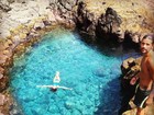 Bruno Gagliasso e Giovanna Ewbank curtem praia paradisíaca em Noronha