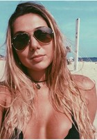 Carolina Portaluppi aponta modelo de biquíni que é sua aposta para o verão