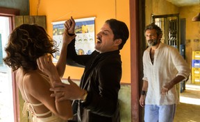 Tereza ( Camila Pitanga ), Carlos ( Marcelo Serrado ) e Santo ( Domingos Montagner ). (Foto: Globo/Estevam Avellar)