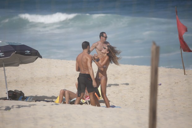 Cauã Reymond e Mariana Goldfarb (Foto: Agnews)